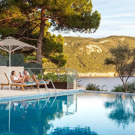 Akrotiri - Adult Friendly