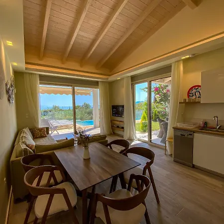 La Riviera Seaside & Aparthotel 4*