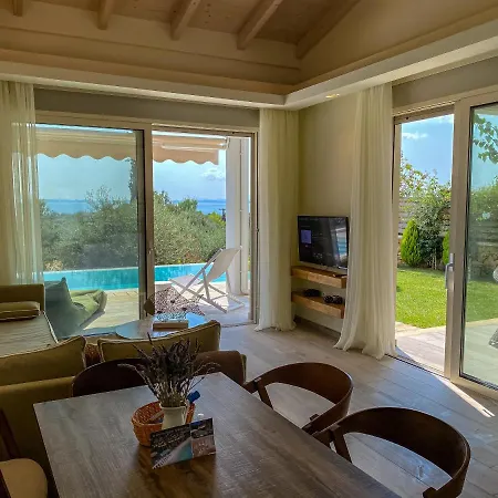 Aparthotel La Riviera Seaside & 4*
