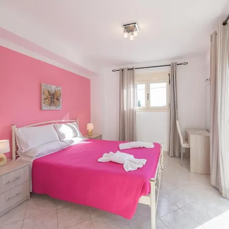 Crystal Blue Hotel, 3* Barbati