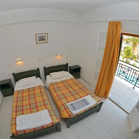 Clio Apartment *