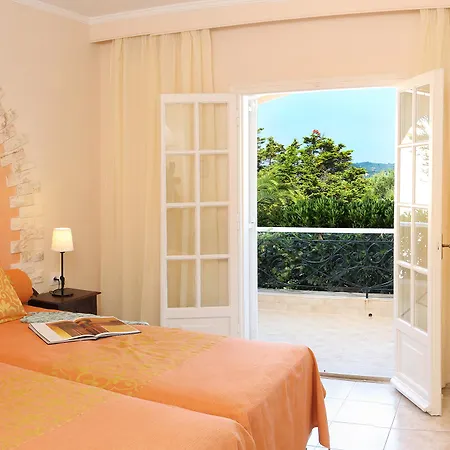 Nefeli Kommeno (Corfu)