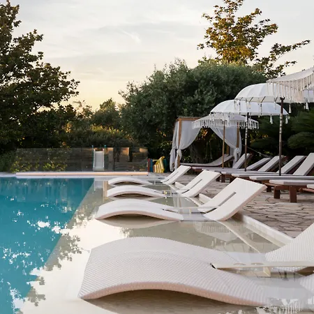 Nefeli Hotel 3*