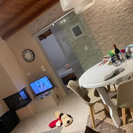 μονοκατοικία στη μηλιά κυνοπιαστων κέρκυρας Holiday home Kynopiastai