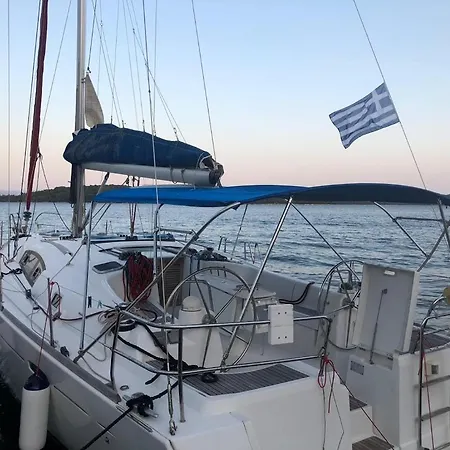Old Harbor Corfu Yachts Apartment *