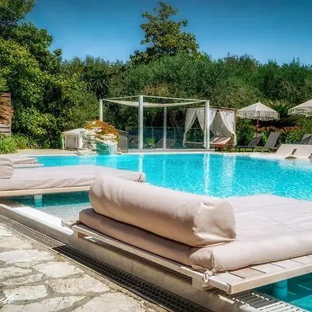 Nefeli Hotel 3*