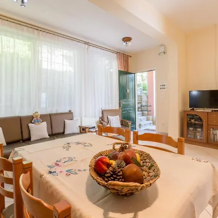 Aris Villa Gimari