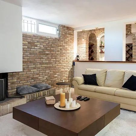 Noulia Villa *