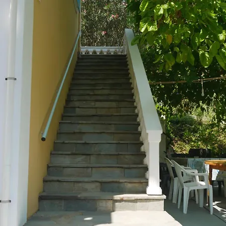 Vania Gardenos Apartment Vitalades