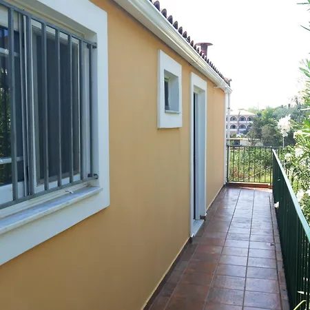 Vania Gardenos Apartment *