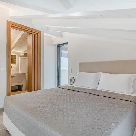 Le Roc Villa *