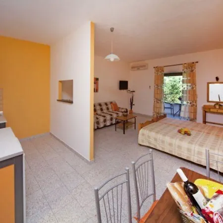 Crystal Blue Hotel, 3* Barbati