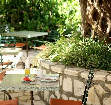 Nefeli Hotel 3*
