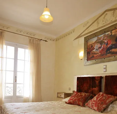 Nefeli Hotel 3*