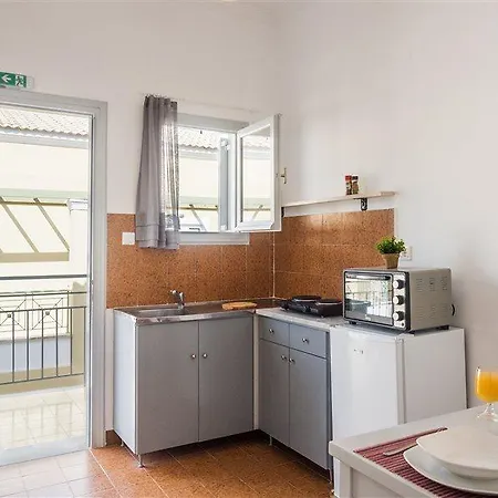 Apartment Three Seasons *