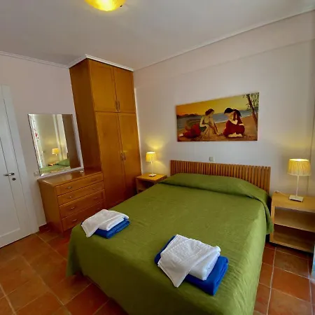 Aparthotel La Riviera Seaside & 4*