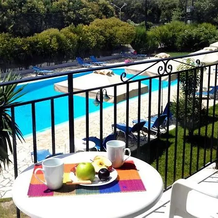 Aparthotel Lola's 3 Dassia (Corfu)