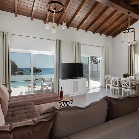 Alonaki Bay Villa *