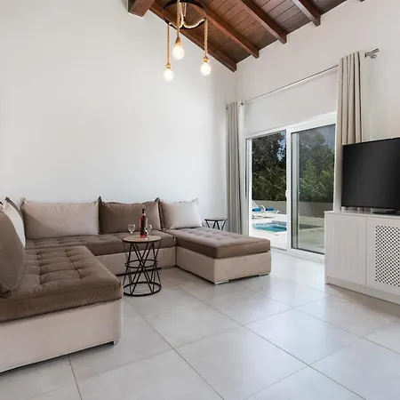 Alonaki Bay Villa
