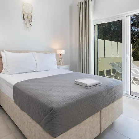 Villa Alonaki Bay
