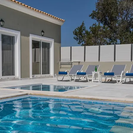 Alonaki Bay Villa *