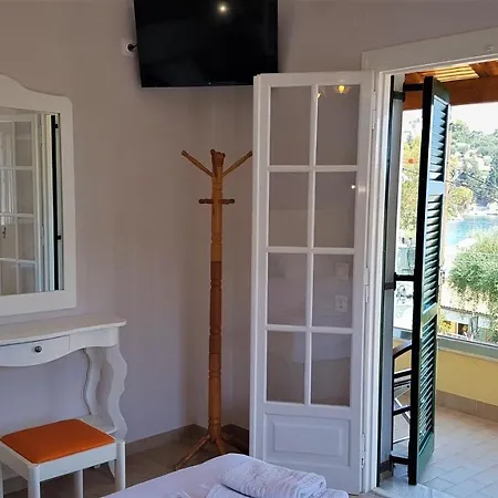 Dimitris 2 Bay