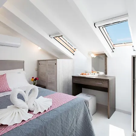 Ad Homes