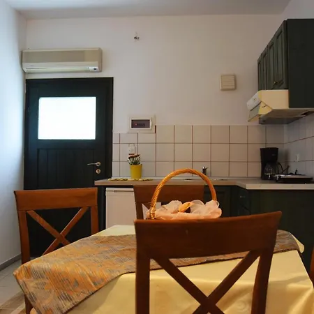 Hostel Eirini By Hotelius Liapades