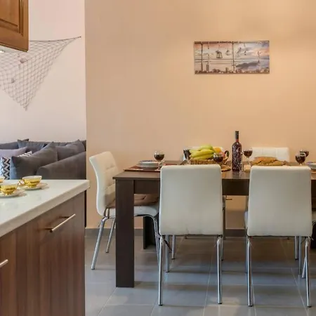 Bright Newly Renovated Near & Center+ac Apartment Anemomylos