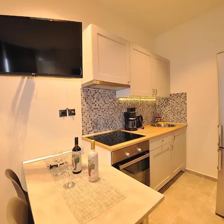 Hill Apartment *