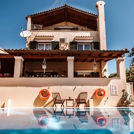 Butterfly - Heated Private Pool & Jacuzzi