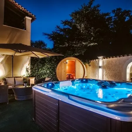 Butterfly - Heated Private Pool & Jacuzzi Villa