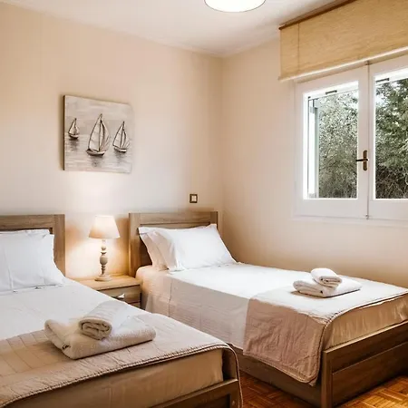 Butterfly - Heated Private Pool & Jacuzzi