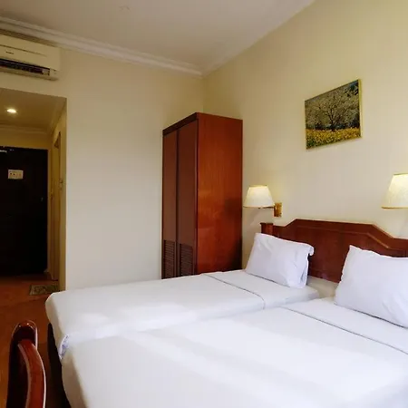 White Sand Hotel *
