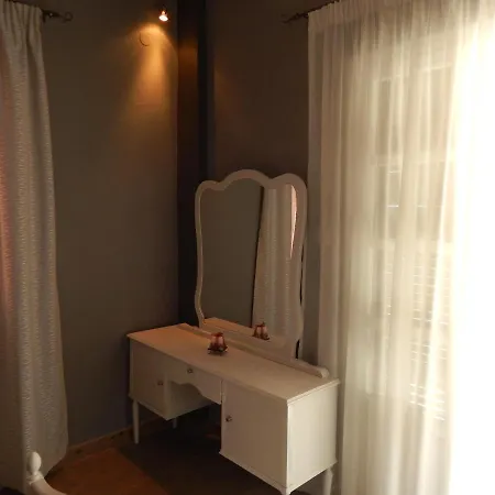 Cozy 2 Bedrooms On The Hill W/netflix Apartment Karousades (Esperies)
