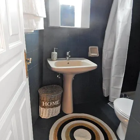 Cozy 2 Bedrooms On The Hill W/netflix Apartment *
