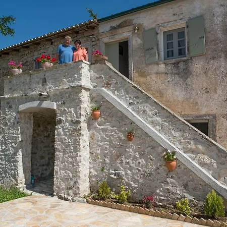 Charilaos Spiti Old Perithia Holiday home *