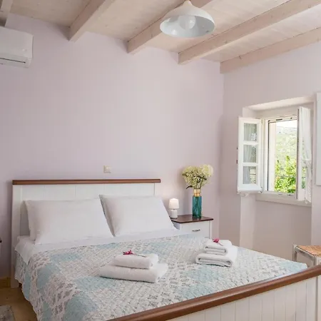 Holiday home Charilaos Spiti Old Perithia Ypsilas