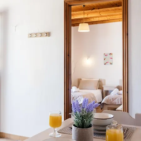 Apartment Three Seasons *