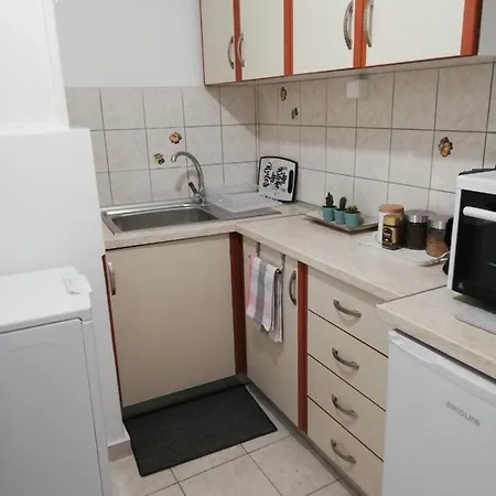 Old Town Furnished Apartment *