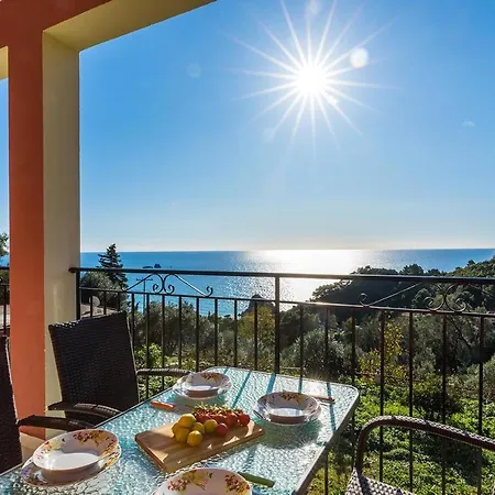 Perfect For A Family Escape - Apartment