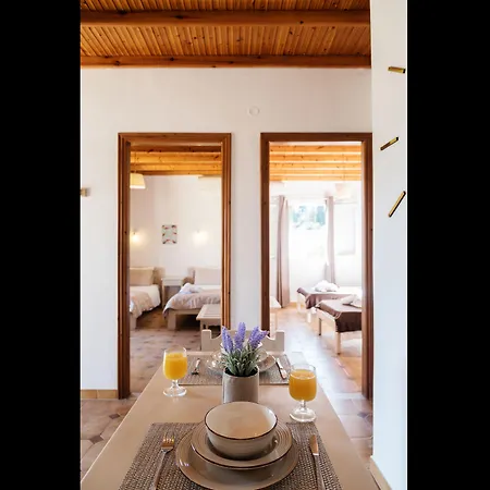 Three Seasons Apartment *