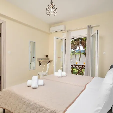 Paradiso: Near Beach, Superb Pool And Garden Villa Astrakeri