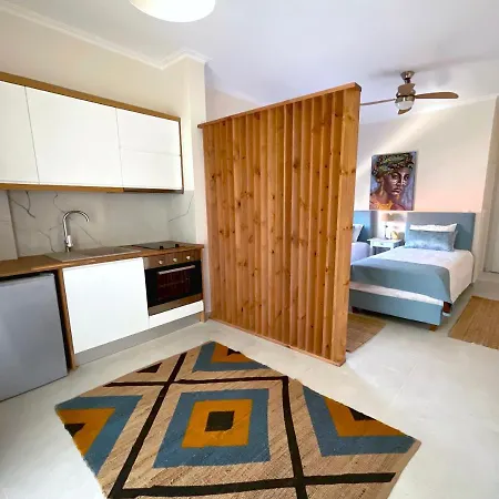 Beachfront 2-bed Luxury - Agios Gordios, Corfu, Greece Apartment