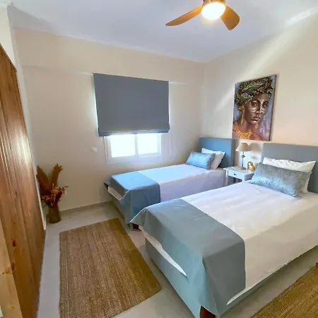 Beachfront 2-bed Luxury - Agios Gordios, Corfu, Greece Apartment *