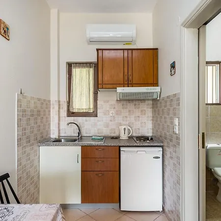 Pool Apartments, Elena & Maria By Konnect Apartment *