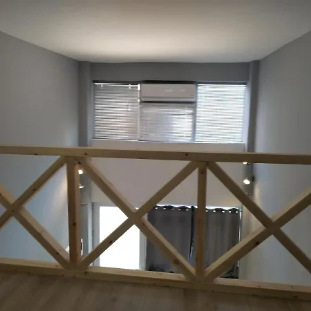 Kingsway Mezzanine Apartment *