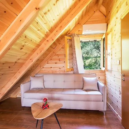 Ferienhaus Romantic Tree House *