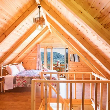Romantic Tree House Ferienhaus