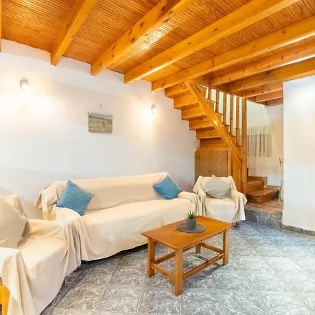 Sinarades Village House *